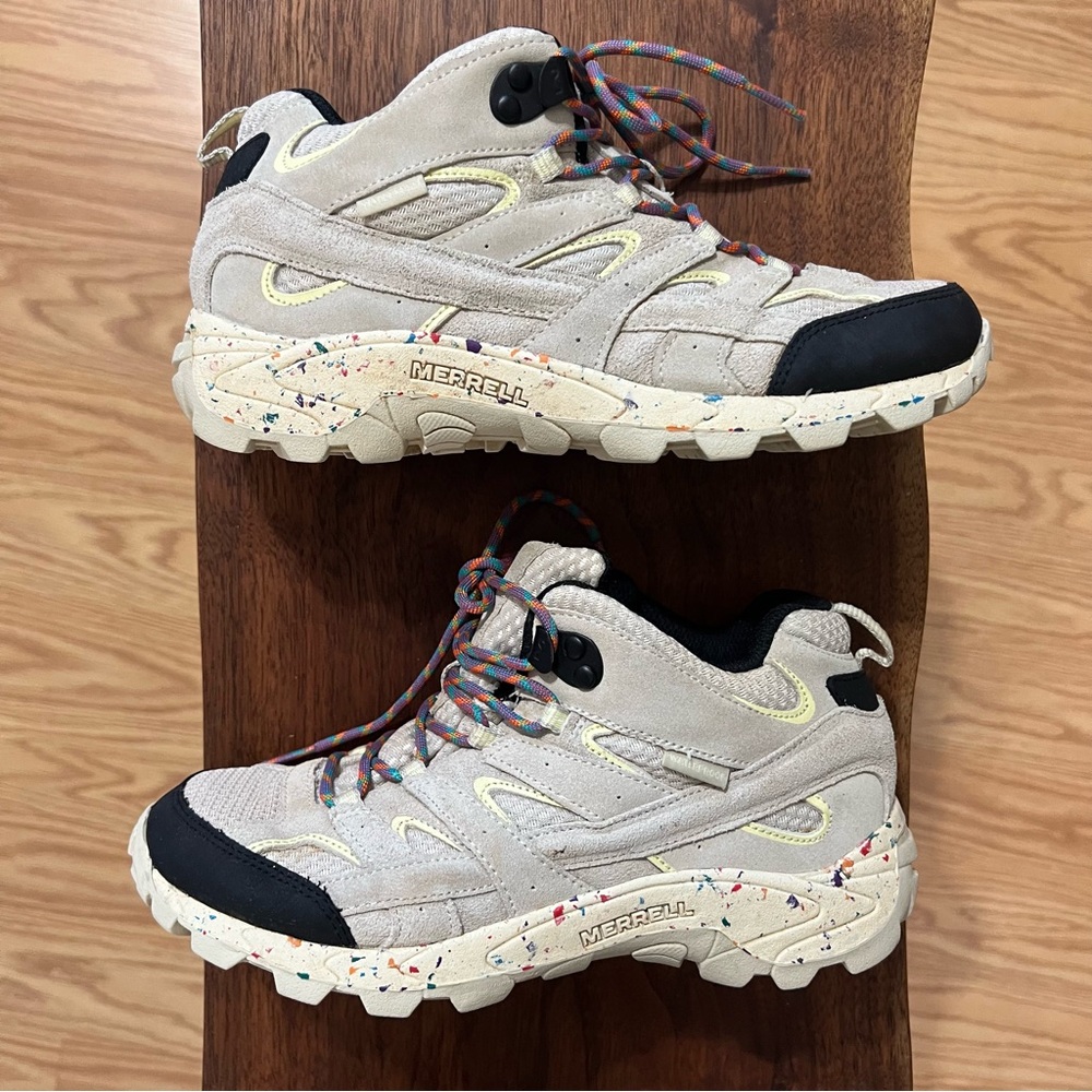 Merrell Kids' Moab Tan and Black Hiking Sneakers Big Kid size 4M